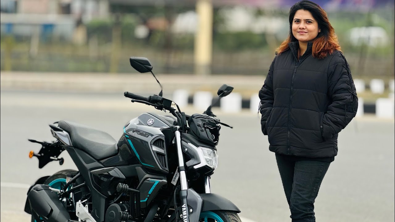 Dhaka traffic e smart riding matters. FZ-S Fi Hybrid is smarter.